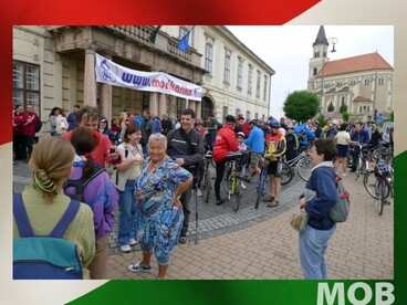 Hatodik alkalommal kerekeznek Falusi Mariannal és Fáy Miklóssal az agysérülteket támogatók Móron!