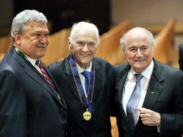 Szepesi Györgyöt kitüntették a 62. FIFA-kongresszus megnyítóján