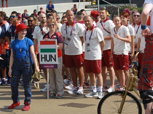 Felvonták a magyar zászlót az Olimpiai Faluban