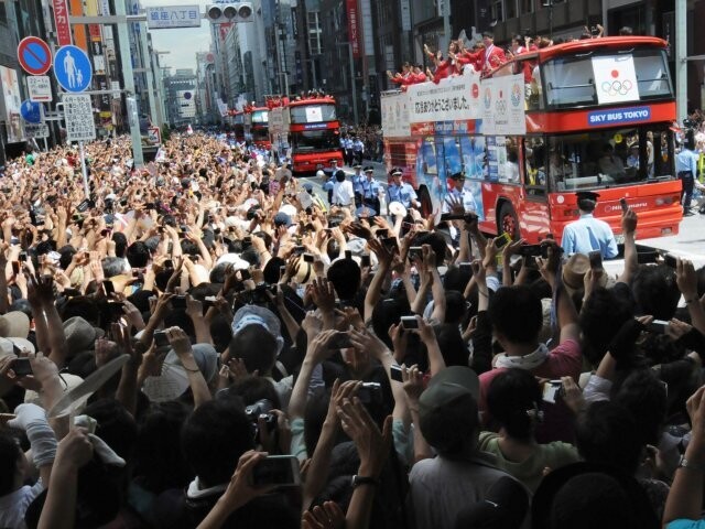 Félmillióan fogadták a japán olimpiai érmeseket