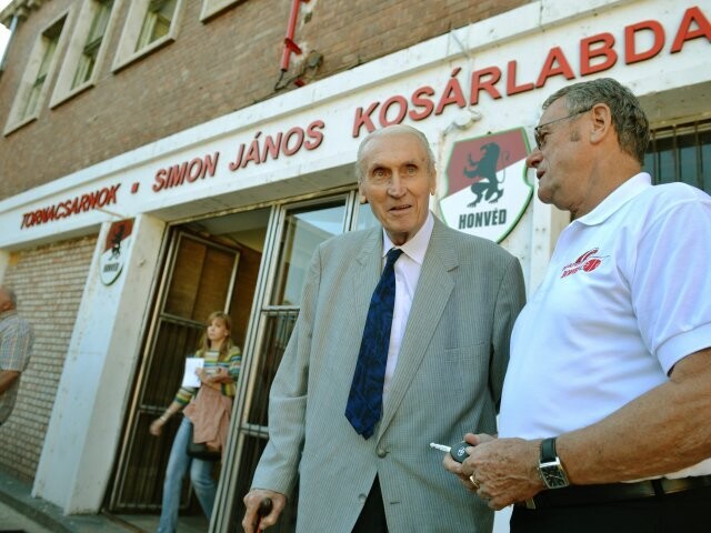 Simon János nevét viseli a Honvéd kosárlabda csarnoka