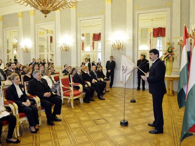 Áder János előtt tettek esküt a speciális olimpián indulók