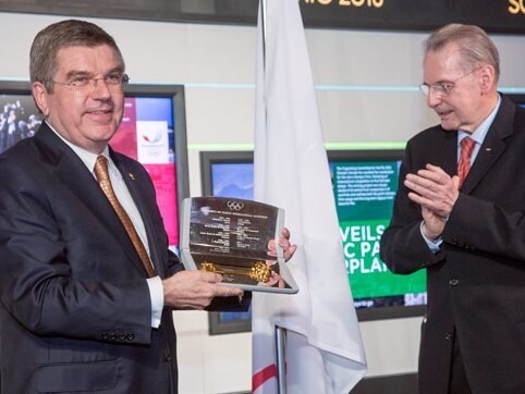 Thomas Bach a megújult Olimpia Múzeum megnyitóján vehette át a NOB kulcsait