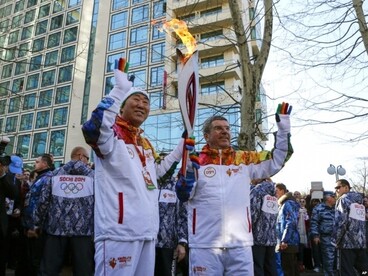 A NOB-elnök és az ENSZ főtitkára is futott az olimpiai lánggal