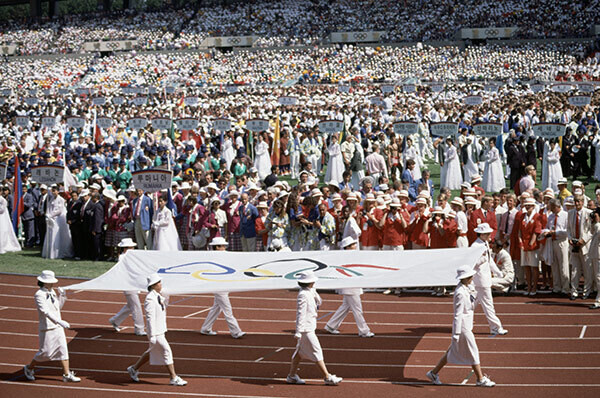 100 éves az olimpiai zászló