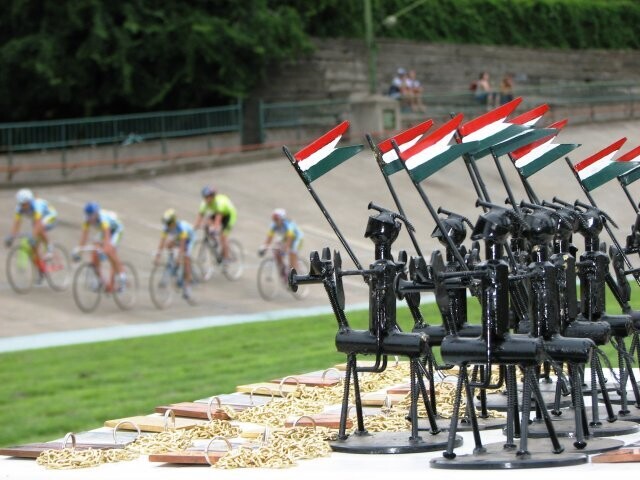 Nemzetközi viadallal, rekordkísérlettel búcsúzik a Millenáris Velodrom