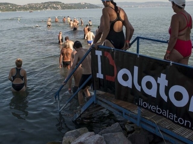 Szombaton megrendezik a dupla Balaton-átúszást