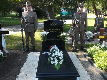 Gurics György síremlékének avatása Dunaújvárosban