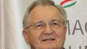 A kétszeres olimpikon Huszka Mihály ma is rendszeresen „emelget”