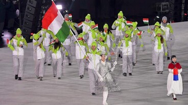 Látványos ünnepséggel megnyitották a phjongcshangi téli olimpiát