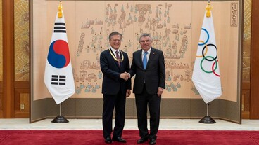 Thomas Bach Olimpiai Érdemrenddel tüntette ki a dél-koreai elnököt
