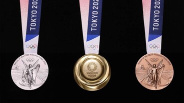 Tokióban bemutatták az olimpiai érmeket