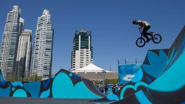 Buenos Airestől Tokióig: utcára vonulnak a sportok