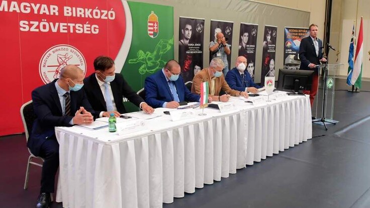 Csarnokavatás és közgyűlés a birkózóknál