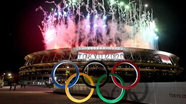 Kialudt a láng Tokióban, Párizs átvette a stafétát, hétfőn köszöntjük az olimpikonokat