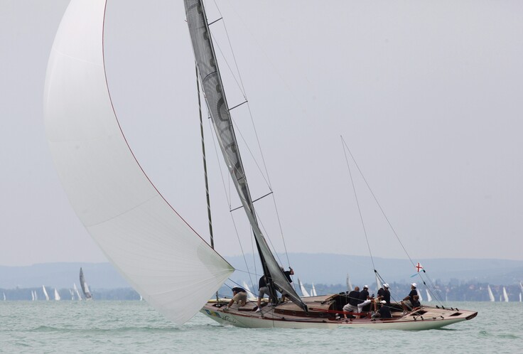 45. Kékszalag Nagydíj Balaton-kerülõ vitorlásverseny