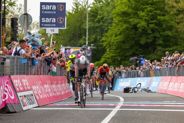 Giro d'Italia - Van der Poel nyerte a visegrádi nyitóetapot