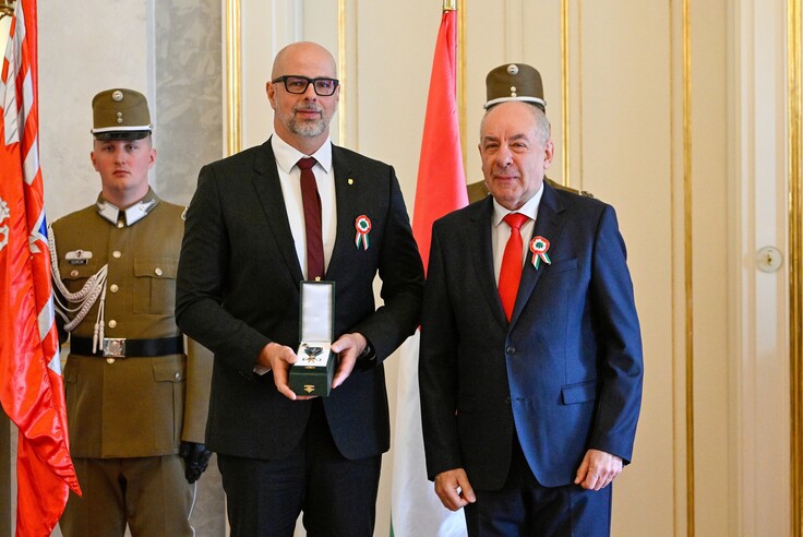 Sulyok TamÃ¡s Ã¡llami kitÃ¼ntetÃ©seket adott Ã¡t a SÃ¡ndor-palot