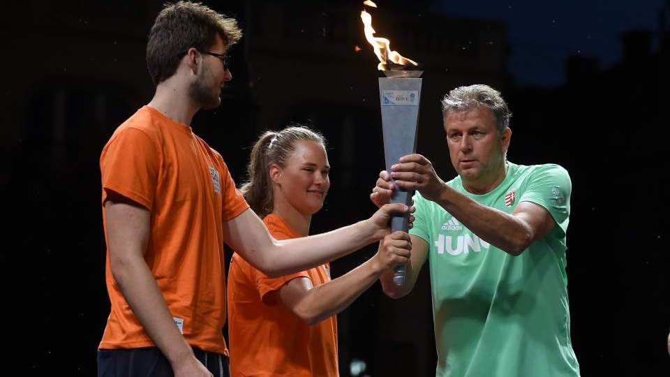 Az Olimpia Éjszakáján megérkezett Budapestre az EYOF-láng