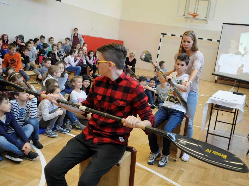 Szabó Gabriella a zuglói Hajósban kajakozni 