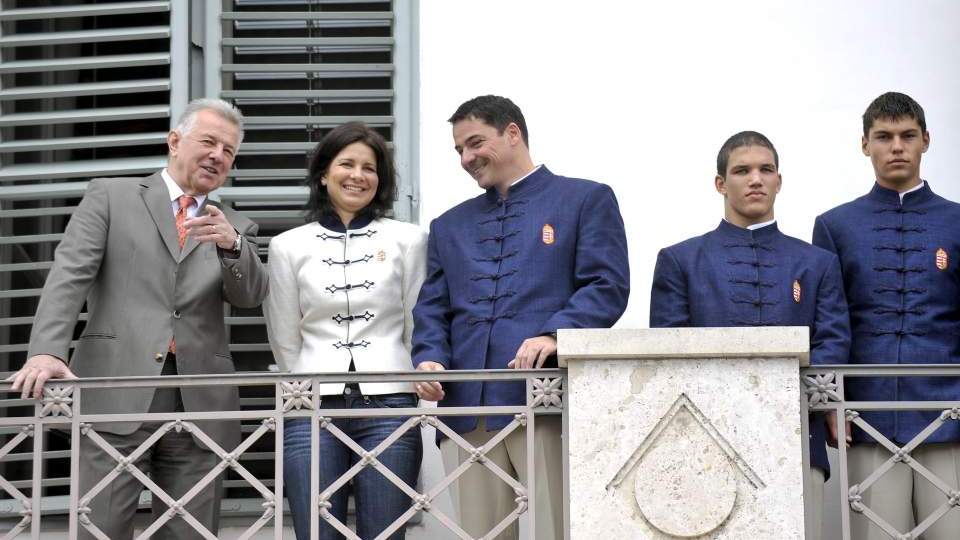 Fogadás az ifjúsági olimpia után Schmitt Pál köztársasági elnöknél. Azóta Tóth Krisztián Tokióban bronz-, Tótka Sándor aranyérmes lett.