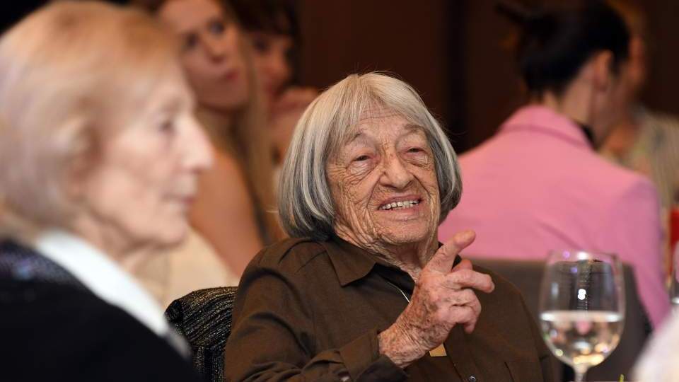 Legendákat köszöntött a MOB az év vége alkalmából