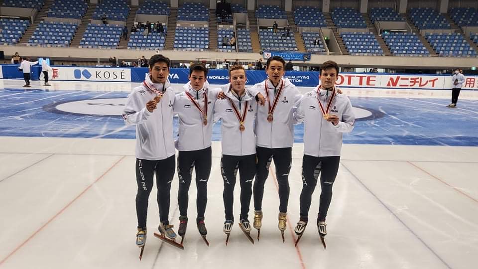 A férfi rövidpályás váltó vezeti az olimpiai kvalifikációs ranglistát