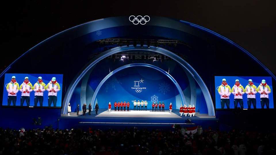 A váltó tagjai átvették az olimpiai aranyérmet