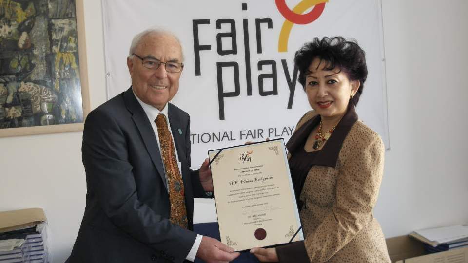 Fair play-díjat vett át az indonéz nagykövet