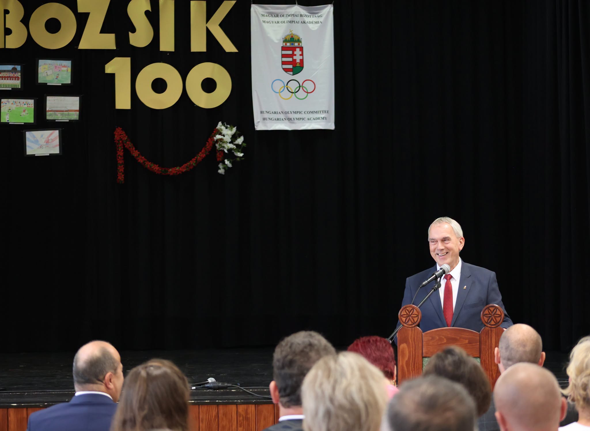 Bozsik-díj a főtitkárnak, év végi iskolai és köri rendezvények a MOA programjában