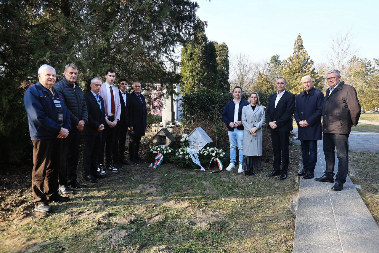 Kovács_Bütyök_József_atléta_sírhelye_Új_Köztemető_koszorúzás_20260303.jpg