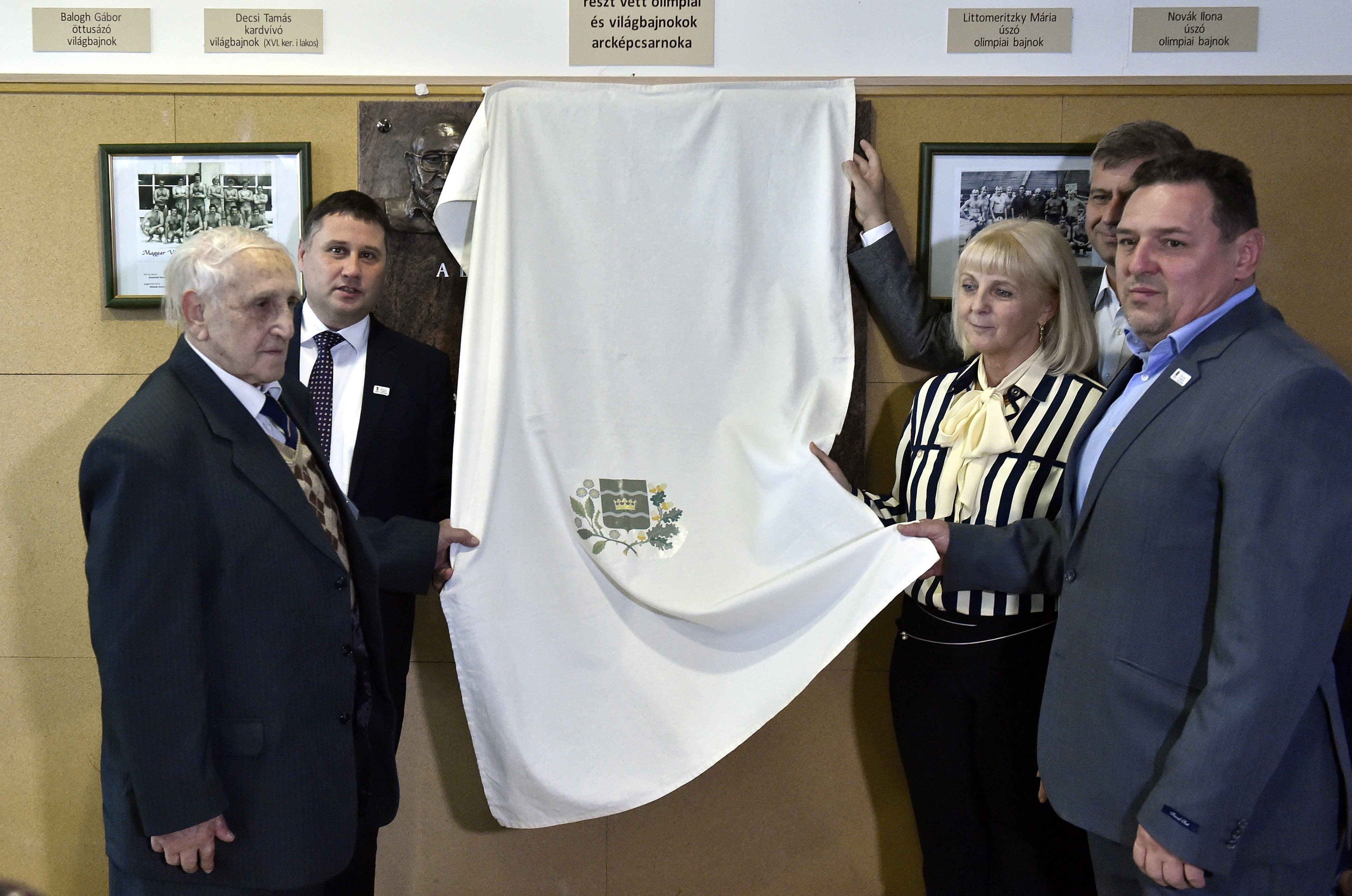 Konrád Ferenc nevét kapta a rákosszentmihályi uszoda