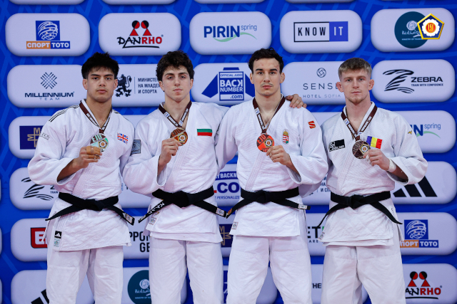 Szabó áron bronz szófia