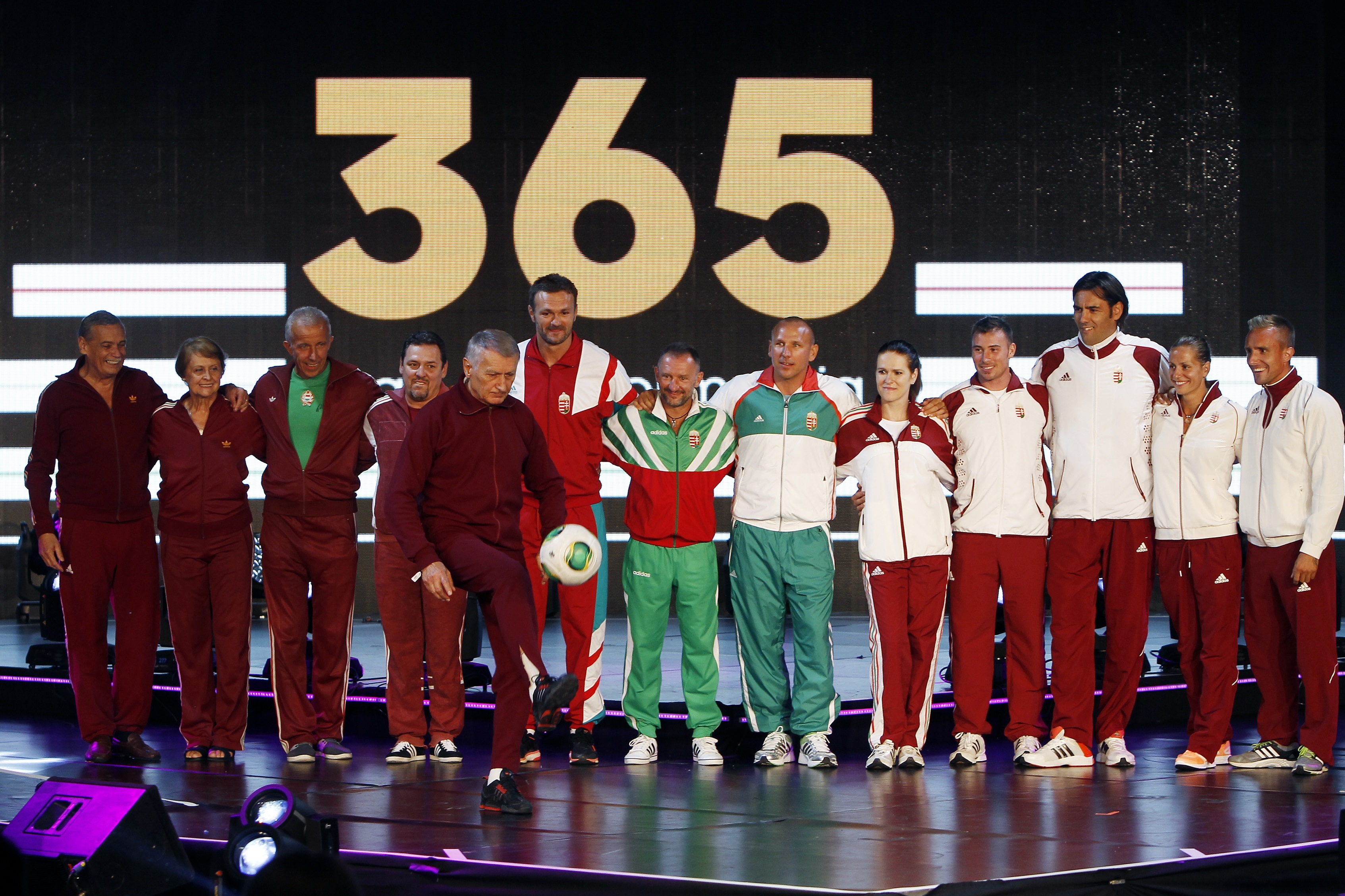 20150805_006_mob_adidas_bemutato