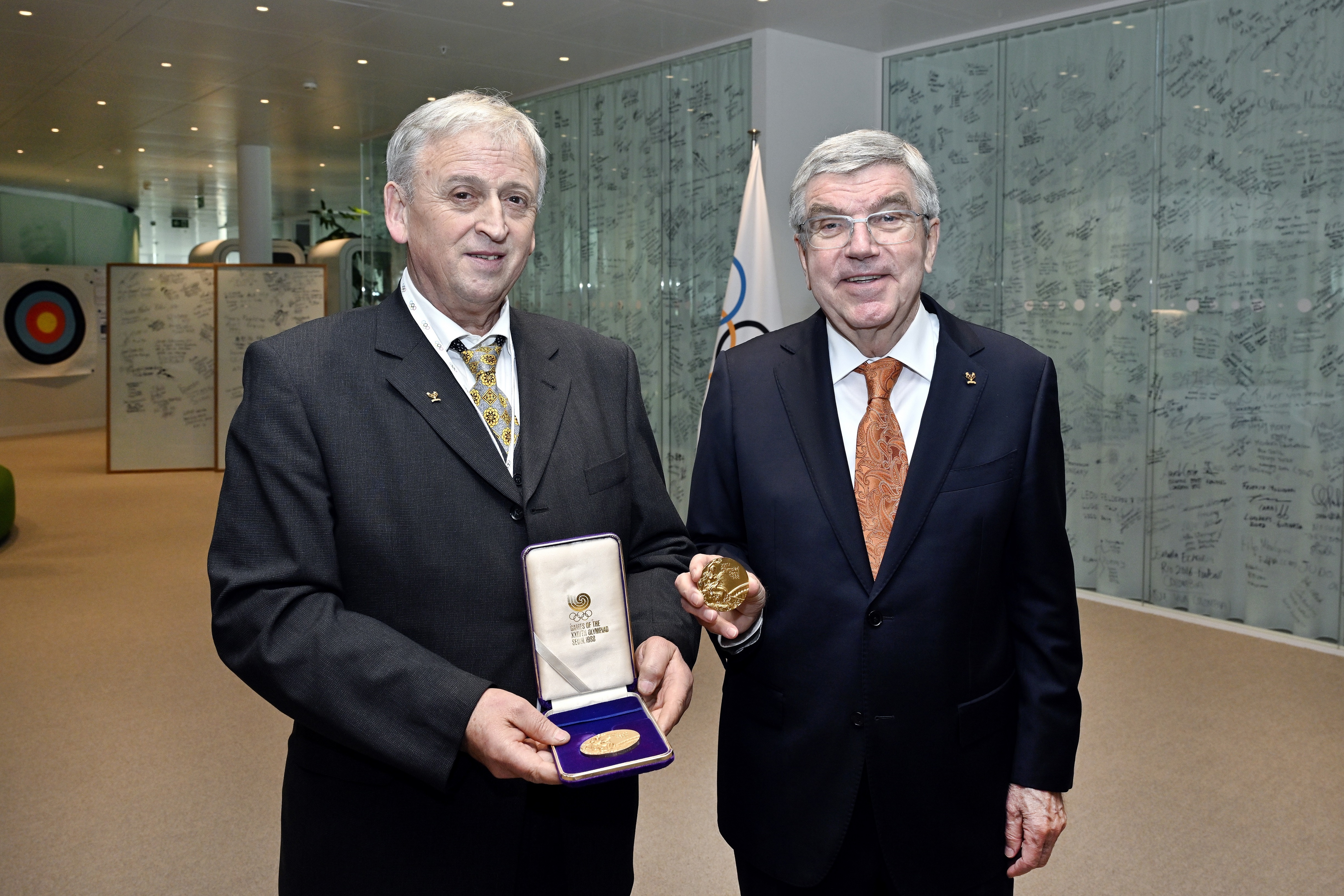 070125_Moratal_Olympian Wall signing - LaÌszloÌ CsongraÌdi (H