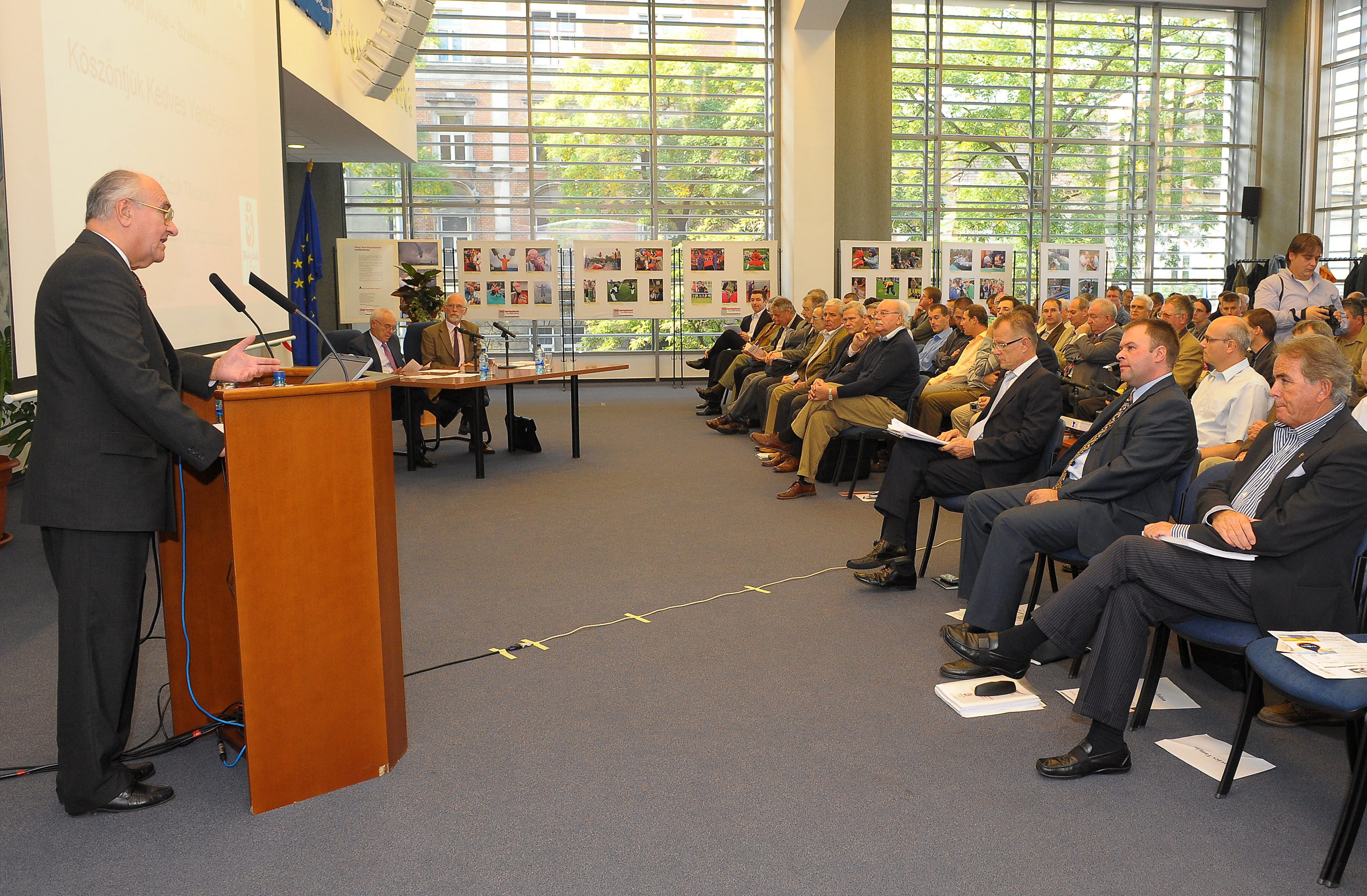 Sport - III. Országos Edzõi Kongresszus