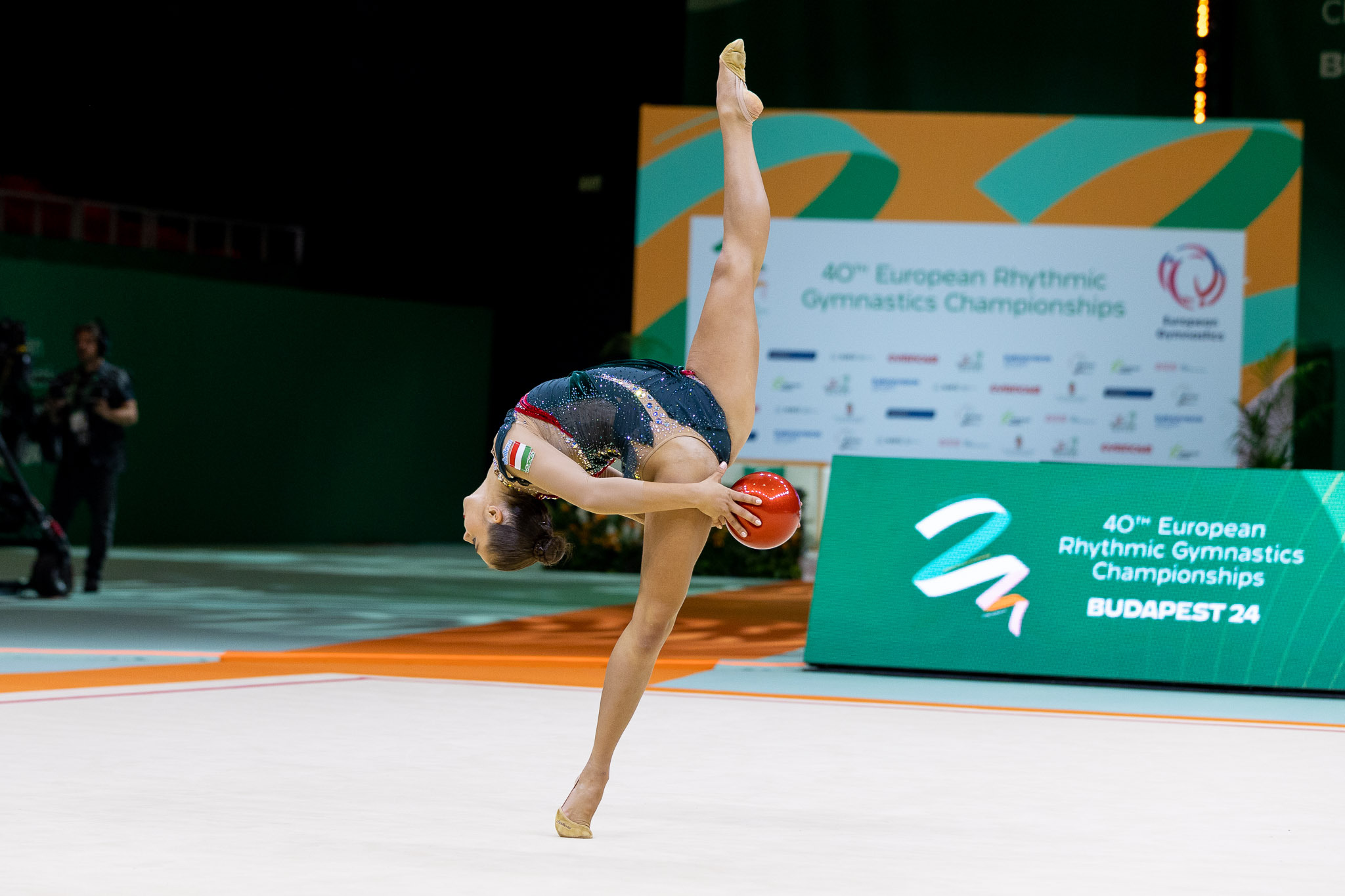 Pigniczki Fanni labdával