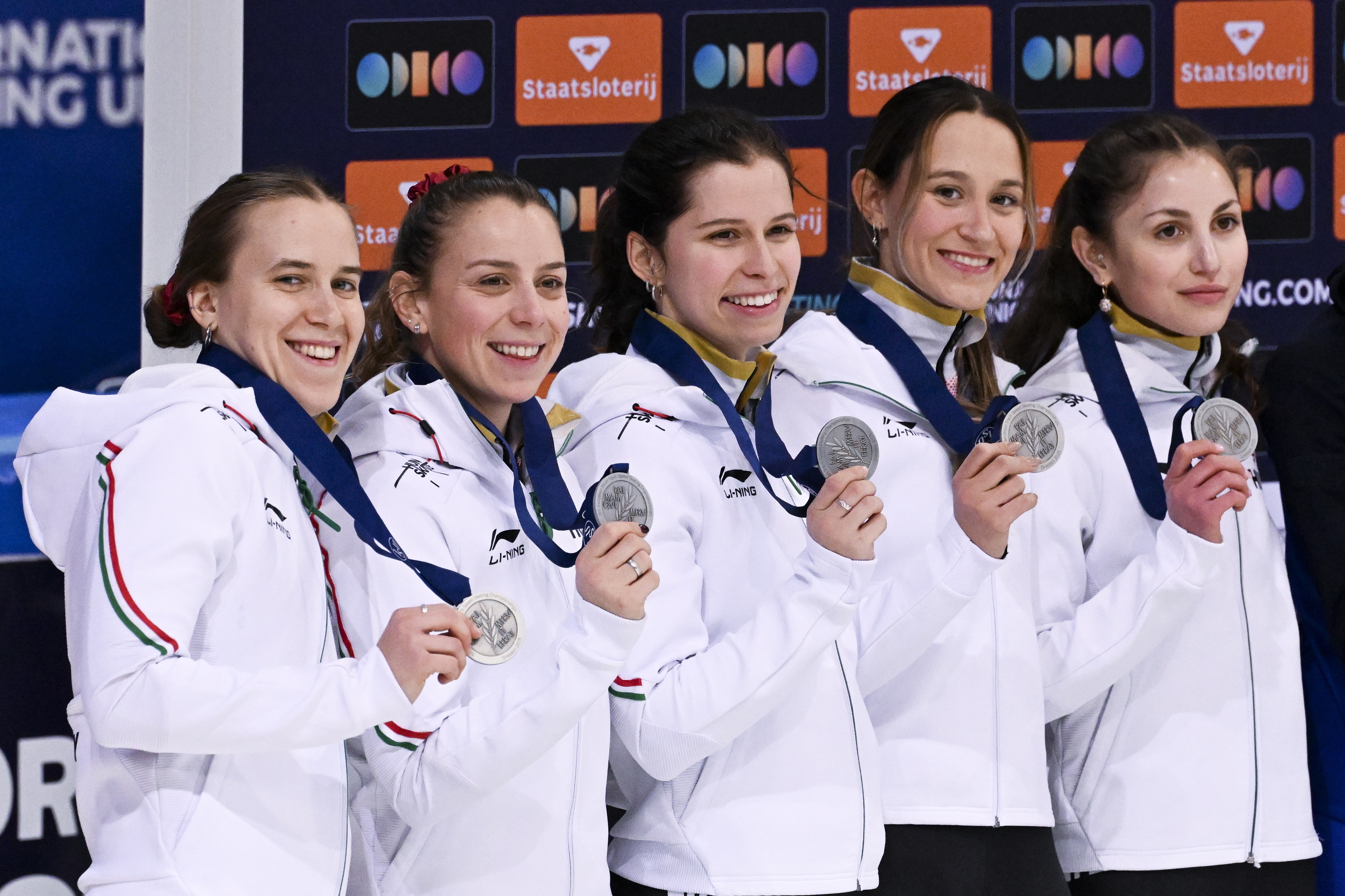 Rövidpályás gyorskorcsolya Eb - Ezüstérmes a női váltó a