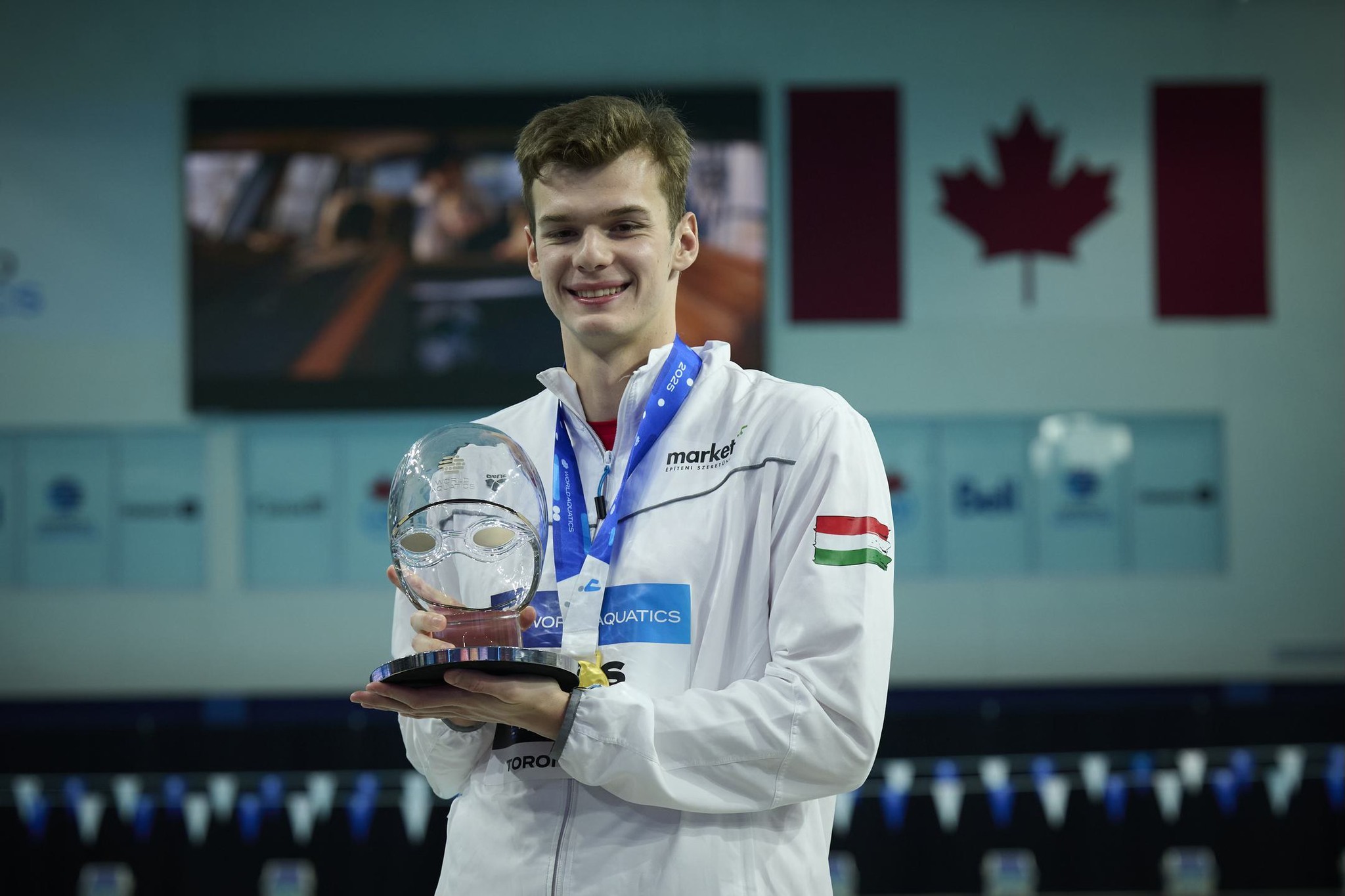 Az olimpiai bajnok Kós Hubert két távon is világcsúcsot úszott