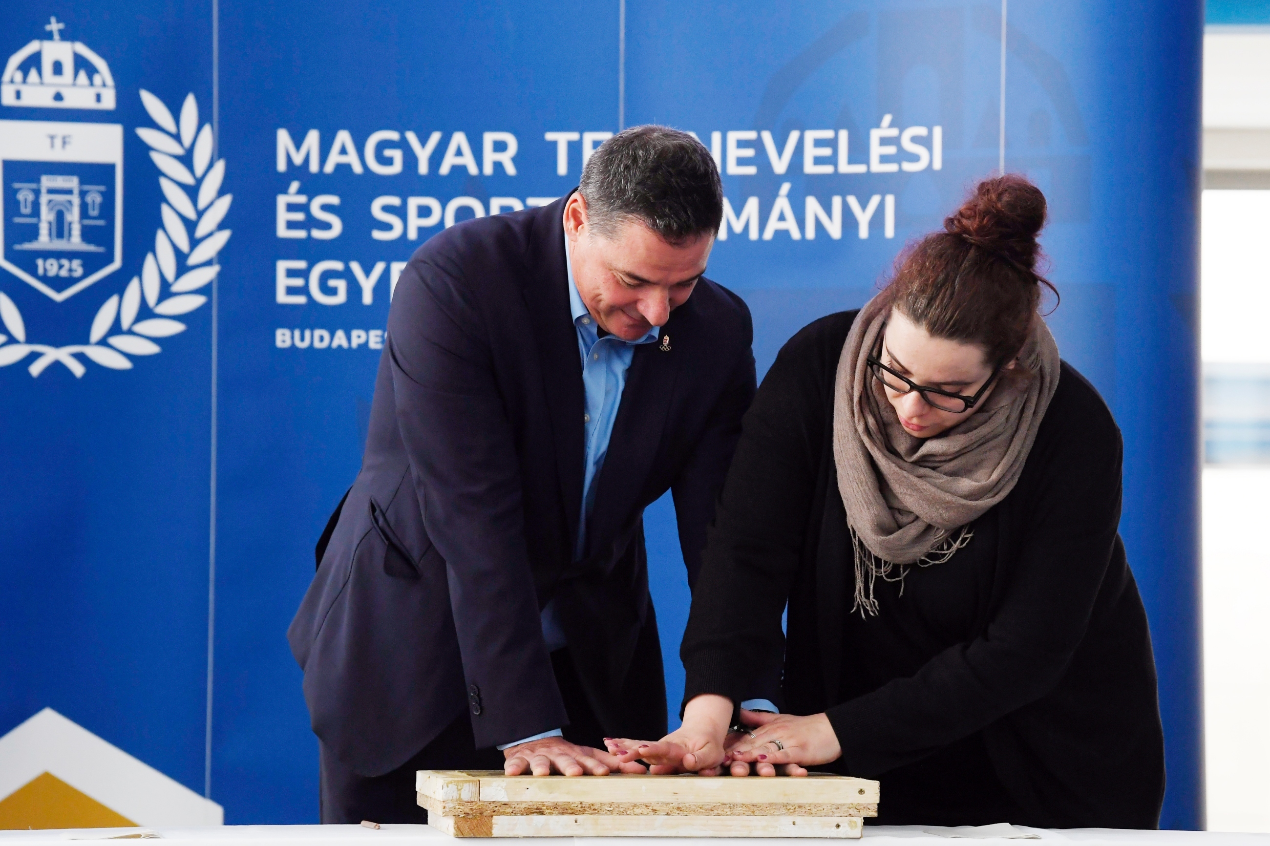 20230503 033 tf keznyomat