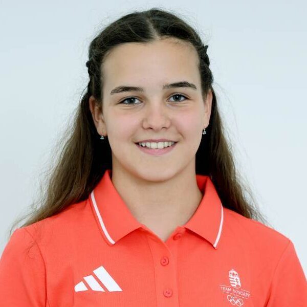 tour2025Mátékovits-Anna-úszás.jpg