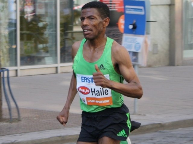 A hétvégi budapesti maratonra buzdít a kétszeres olimpiai bajnok Haile Gebrselassie 