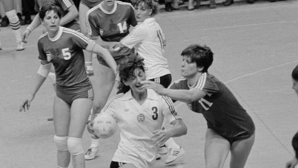 Lelkes bronzok — 70 éves lett Lelkes Miklósné Tomann Rozália 