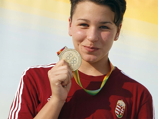 Az olimpiai szintes Késely Ajna boldog karácsonya  